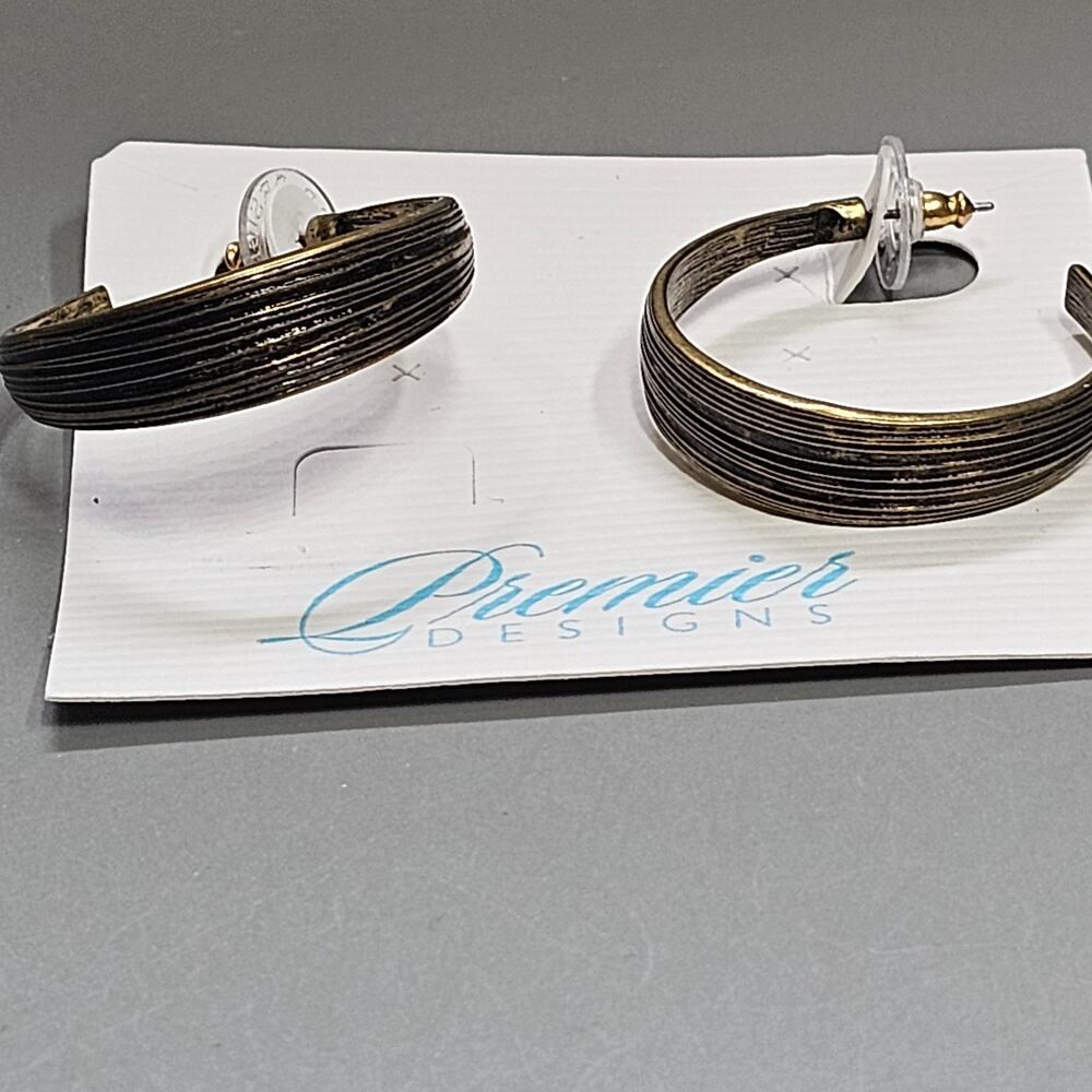 Premier Designs Ribbed Antique Goldtone Hoop Earrings Bold Pierced NEW
